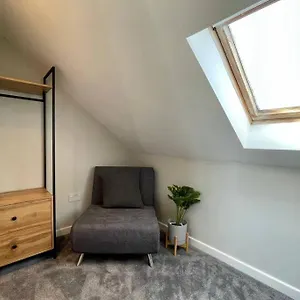  Holiday home Large House Near Victoria Park For Groups, 10 Mins Bus To Centre